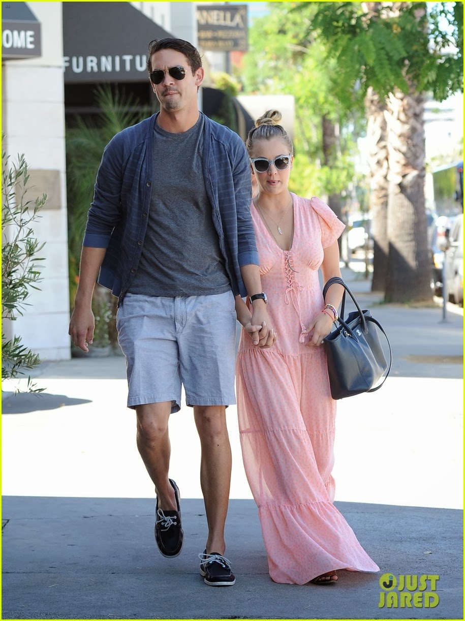 Celeb Diary: Kaley Cuoco & Ryan Sweeting @ Marmalade Cafe in Sherman Oaks