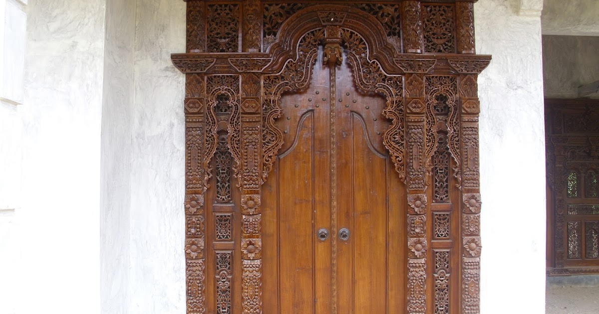 Top Desain Rumah Minimalis Pintu Gebyok Gubukhome<script async src=
