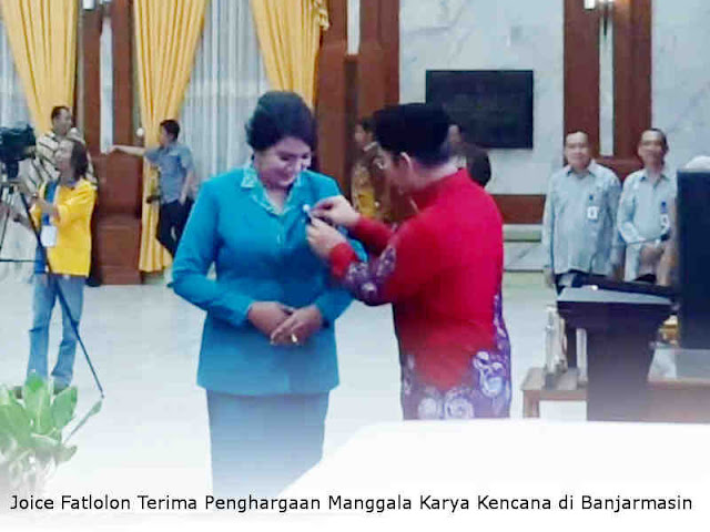 Joice Fatlolon Terima Penghargaan Manggala Karya Kencana di Banjarmasin Joice Fatlolon Terima Penghargaan Manggala Karya Kencana di Banjarmasin