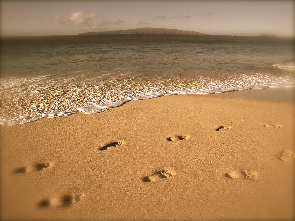 michelle-louise-footprints-in-the-sand
