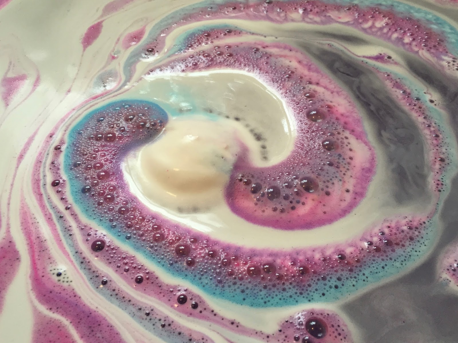 All Things Lush UK Roller Bath Bomb
