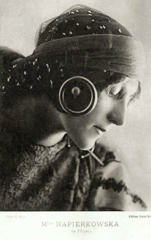 VINTAGE PHOTOGRAPHY Stacia Napierkowska