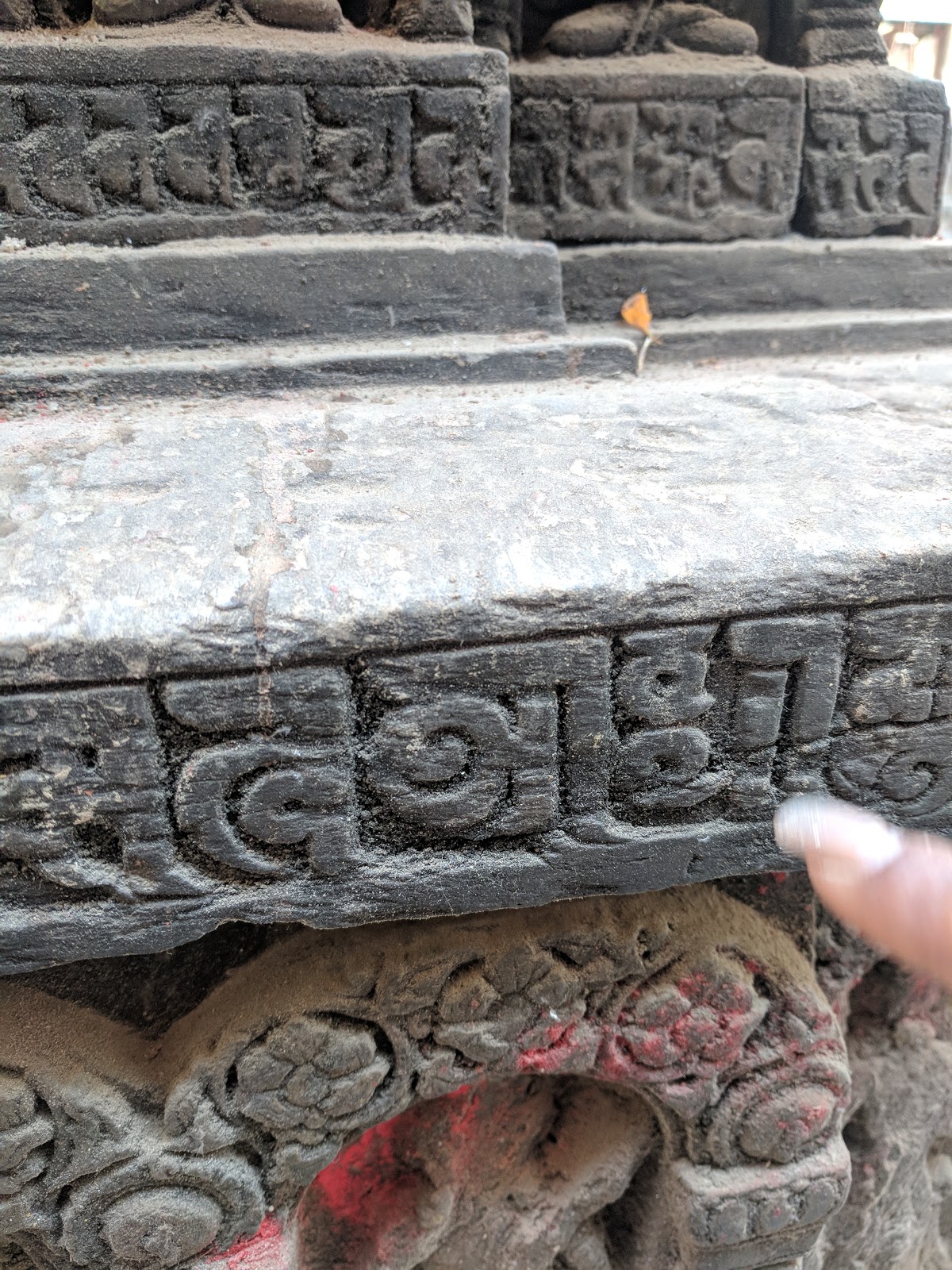 New Nepali Fonts: Rare Ranjana script stone inscription at Lagan Bahal ...