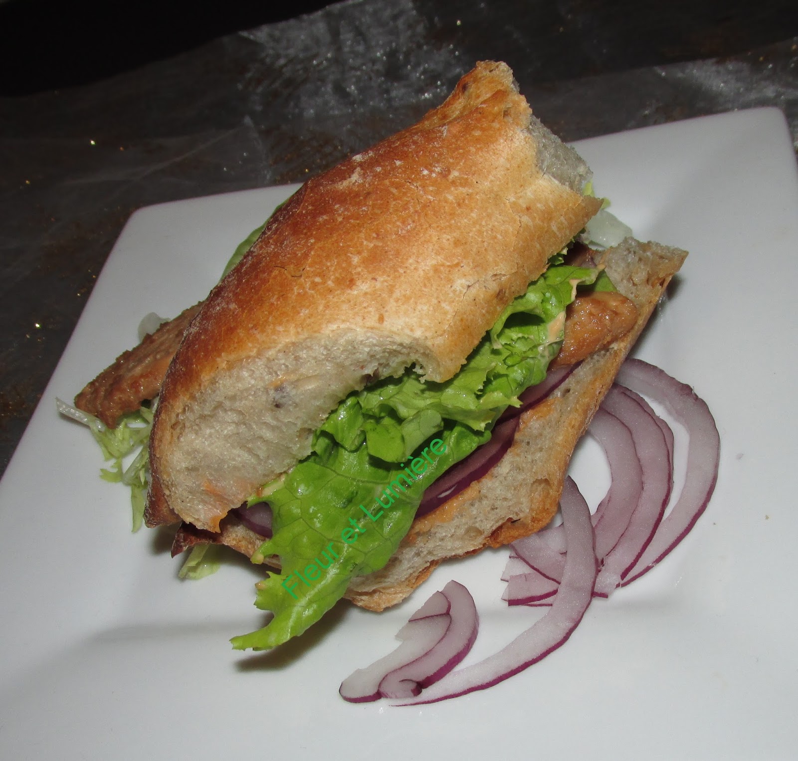 Fleur et Lumière Kebab maison, baguette en épi, poulet mariné, salade
