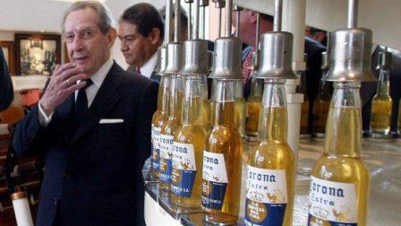 Ο ιδρυτής της μπύρας Corona έκανε εκατομμυριούχους τους 80 συγχωριανούς του