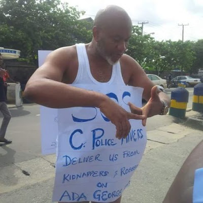 Photos: Lone man protests against incessant kidnapping and robbery in Port Harcourt