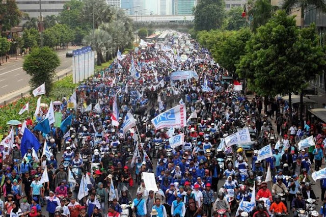 Guncang DUnia Indonesia Dengan Sukseskan Tax Amnesty,Buruh Pabrik Malah Demo,Logis ?