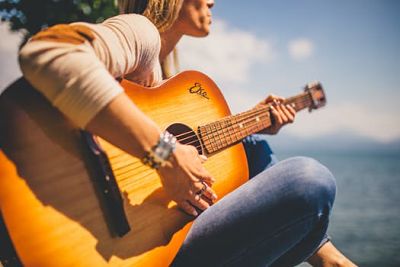Cara memilih gitar akistik Cara memilih gitar akustik