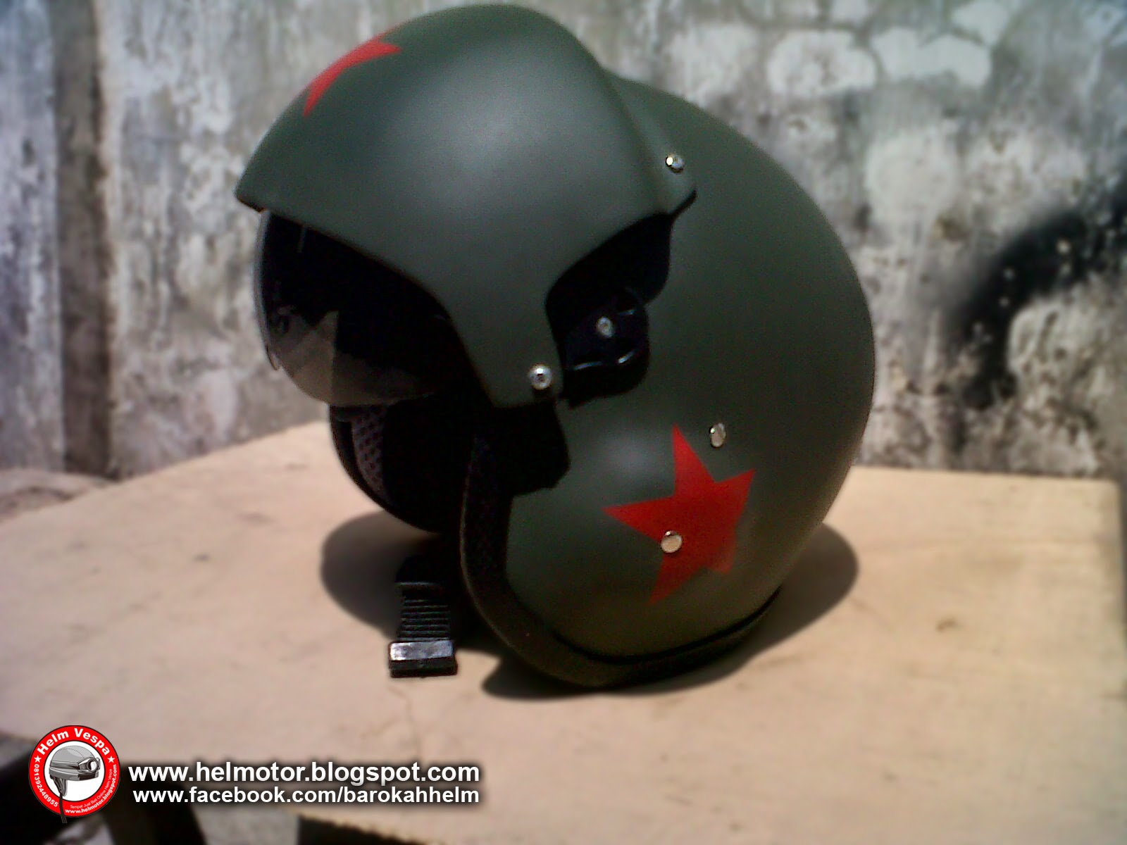 Helm Pilot Army Red Star Helm Vespa