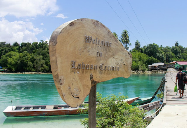 Pretty Lake Two Flavored, Labuan Cermin Lake Pretty Lake Two Flavored, Labuan Cermin Lake