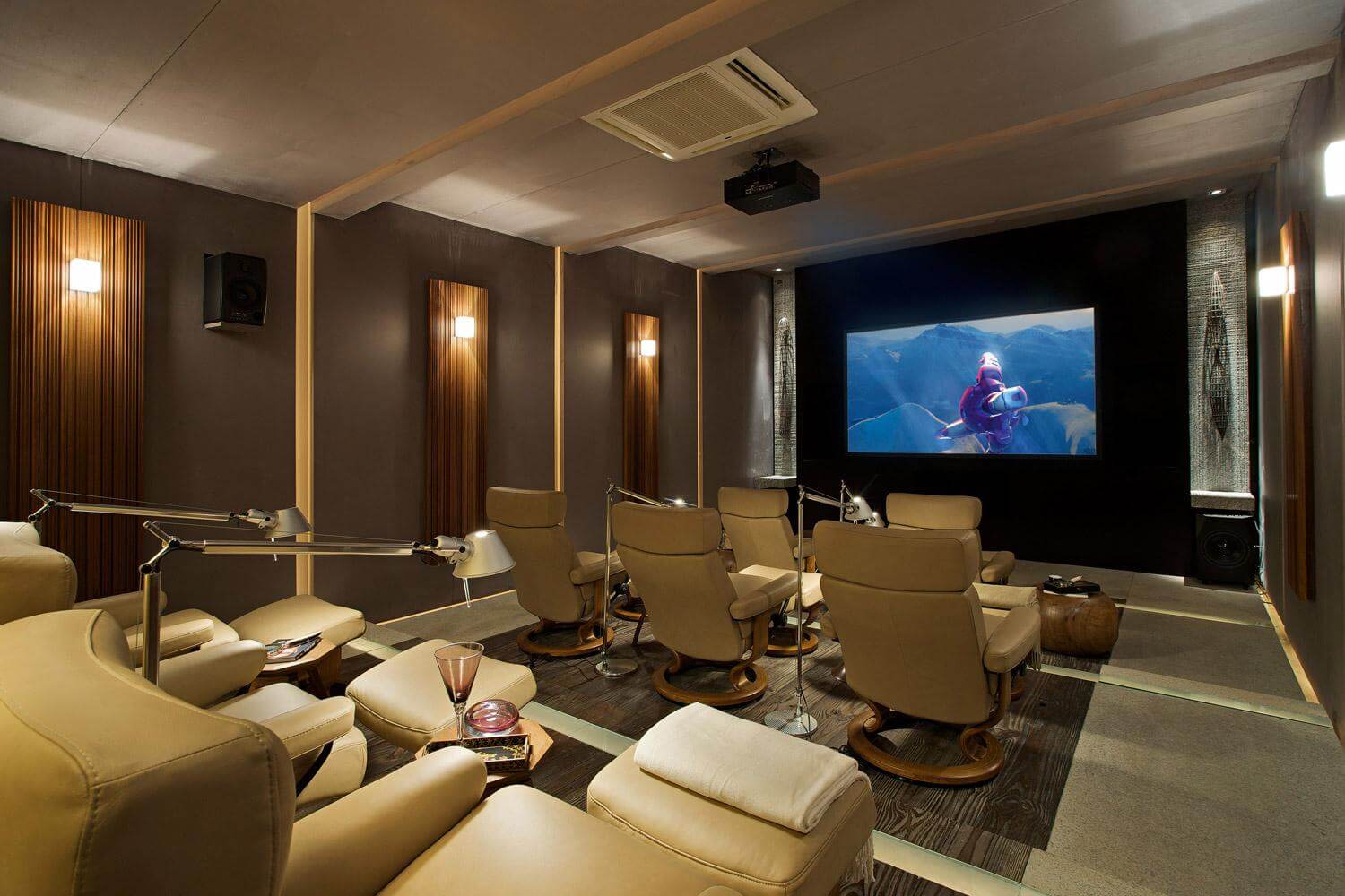اجعل السينما في منزلك بديكورات مبتكرة تصميم منازل داخلي