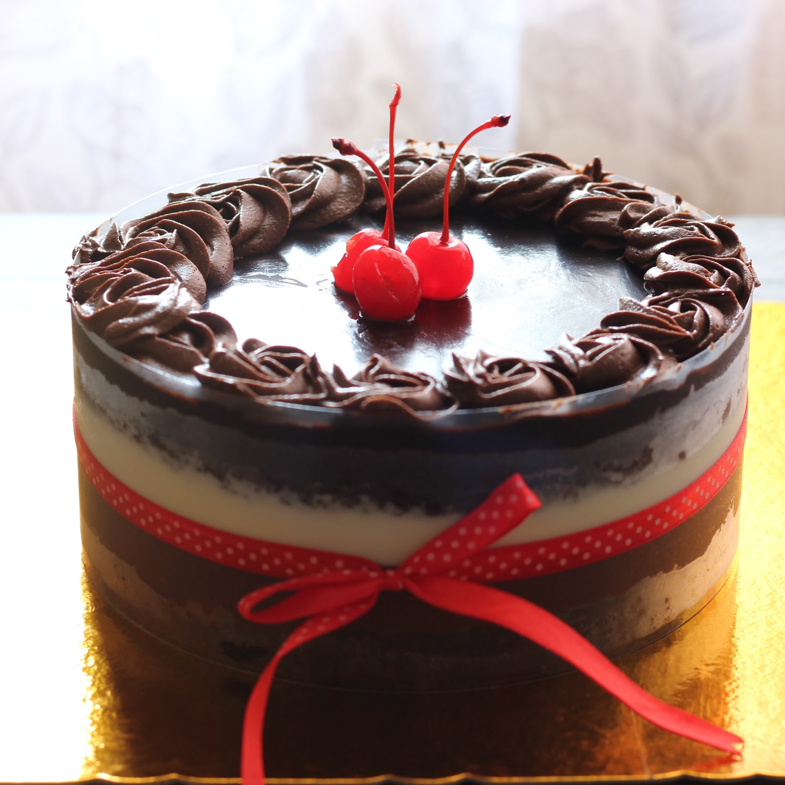 Beby S Kitchen Triple Chocolate Mousse Cake Kita Liat Lapisannya Ya Lapisan Pertama Ada Cake Lat Yang Lembut Banget Berikutnya Dark Chocolate Mousse Selanjutnya White