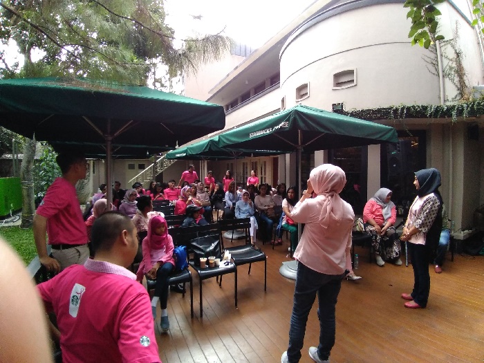 Kampanye deteksi kanker payudara Pinkvoice di Starbucks