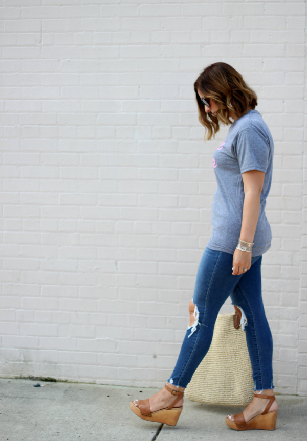 sunday vibes, made in the 80s, graphic tee, mom style, how to style a graphic tee