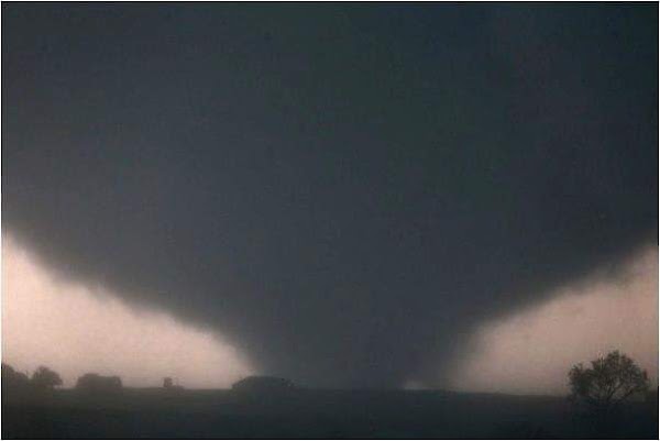 El cambio climático esta formando mas tornados ultimamente. El cambio climático esta formando mas tornados ultimamente.