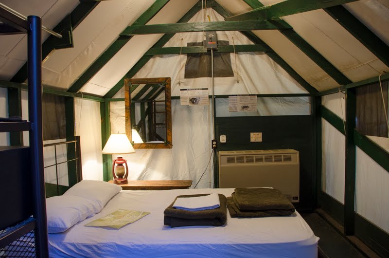 mikiy travel Yosemite National Park tents in autumn