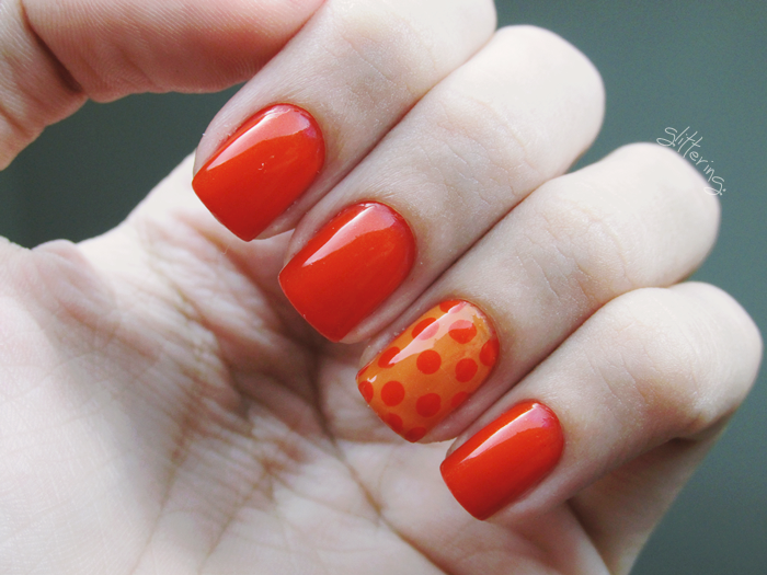Nail art de bolinhas - Esmaltes Verão da La Femme e Laranja Siena da Risqué