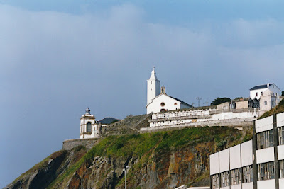 Faro y capilla de la Virgen Blanca y del Nazareno de Luarca