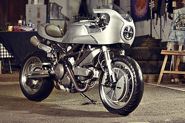Hell Kustom : Ducati 795 By White Collar Bike