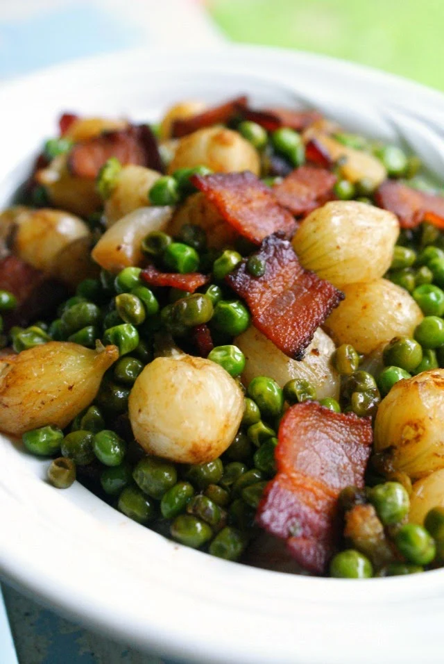 Pearl Onions, Peas and Bacon | thetwobiteclub.com