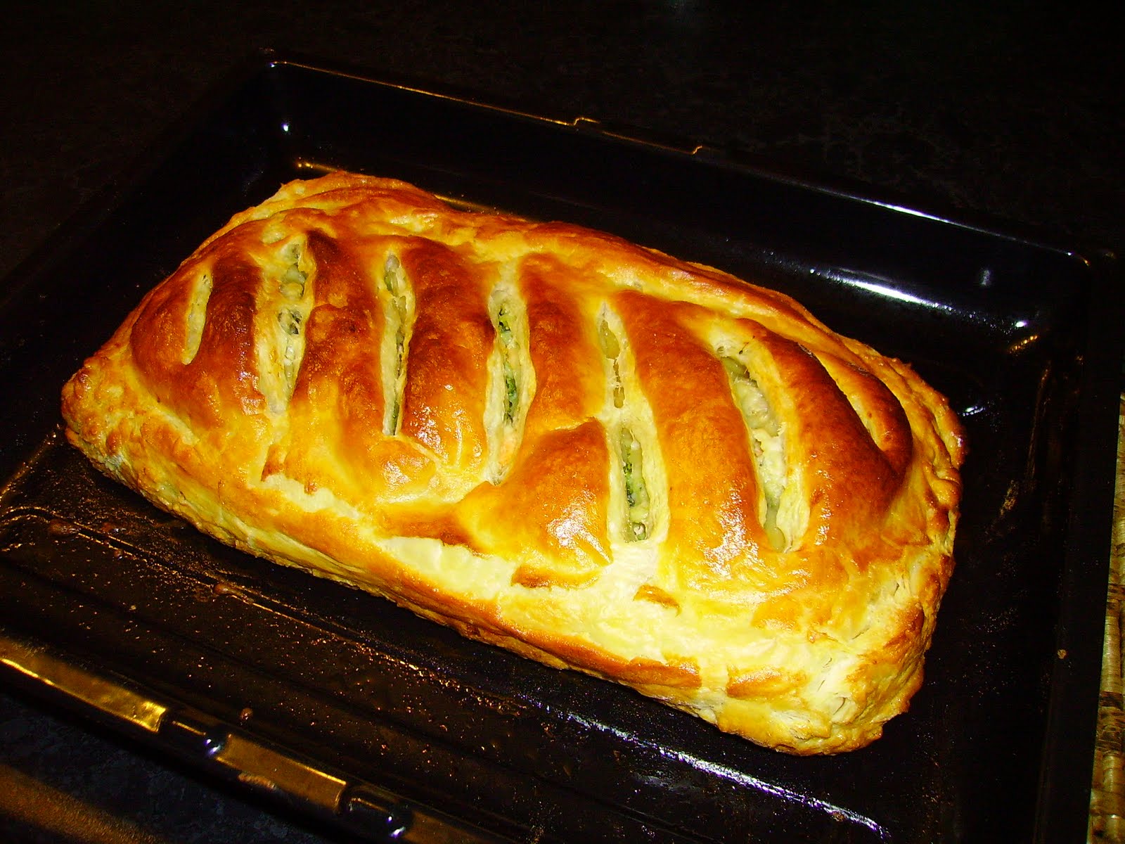 Daily Bread Salmon & broccoli en croute