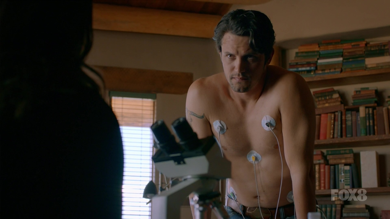 Nathan Parsons shirtless in Roswell, New Mexico 1-03 "Tearin' Up ...