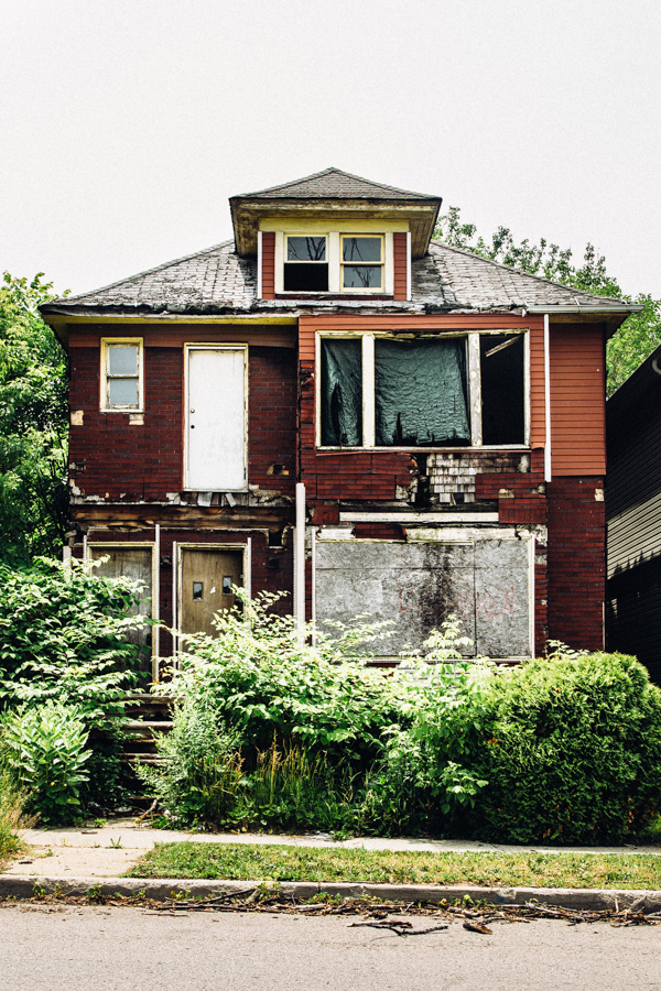 ©Tim Melideo - Some Homes in Detroit (Some Photos - Issue 25). Fotografía | Photography
