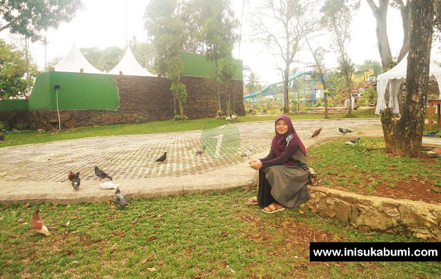 Bermain dengan Merpati di Santasea Waterpark Sukabumi Bermain dengan Merpati di Santasea Waterpark Sukabumi