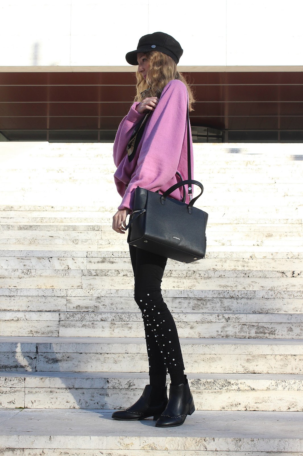 pearl-jeans-lilac-sweater-louis-vuitton-scarf-acosta-carmen-bolso-navy-cap-street-style