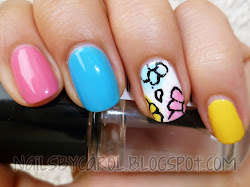 cutepolish doodle flowers carol nails