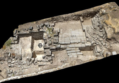 Puerta Romana descubierta en la antigua ciudad de Hippos puede resolver el misterio de la máscara de Pan