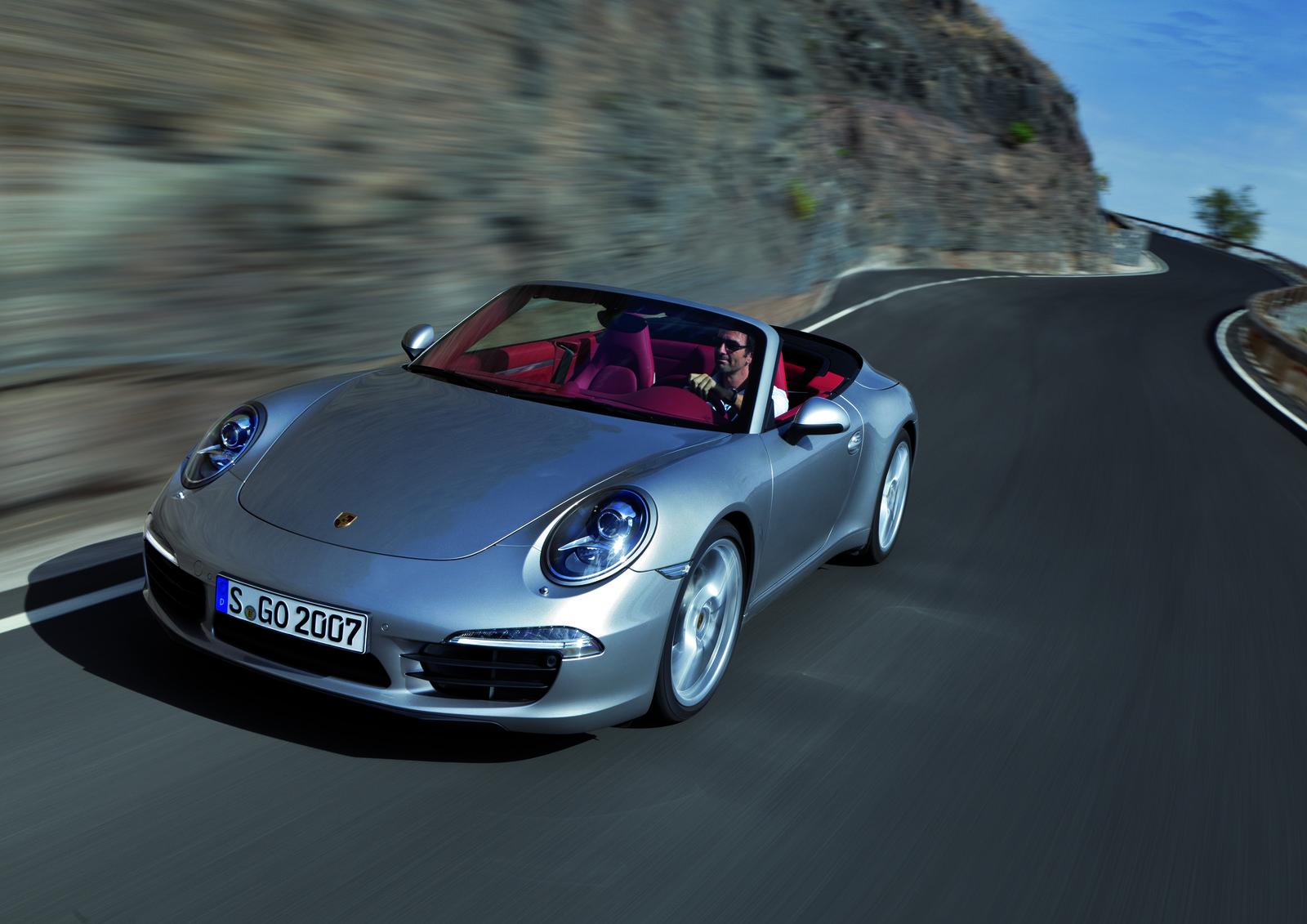 Detroit Debut: 2013 Porsche 911 Cabriolet【Video】