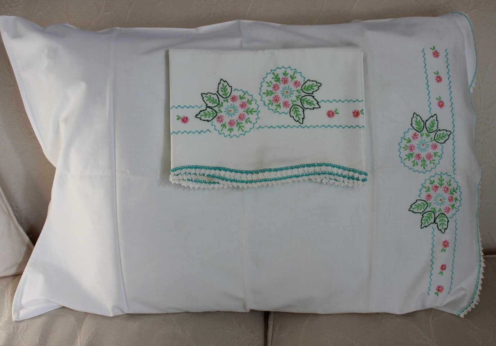 Contagiously Crafty Vintage Pillowslips