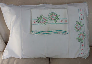 Contagiously Crafty: Vintage Pillowslips