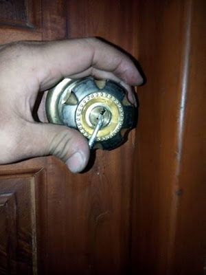Mất Chìa Khóa Mở Cửa Gỗ Thì Phải Làm Gì Mất Chìa Khóa Mở Cửa Gỗ Thì Phải Làm Gì