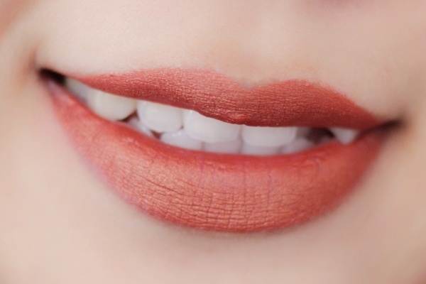 Review Purbasari Metallic Color Matte Lipstick 