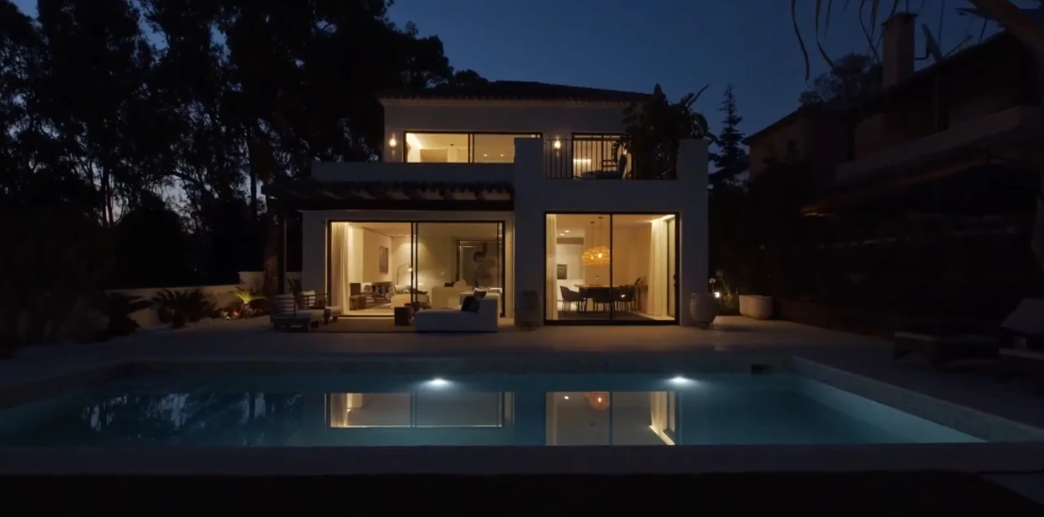 18 Photos vs. Modern villa close to the beach in Elviria, Marbella vs. Interior Design Tour