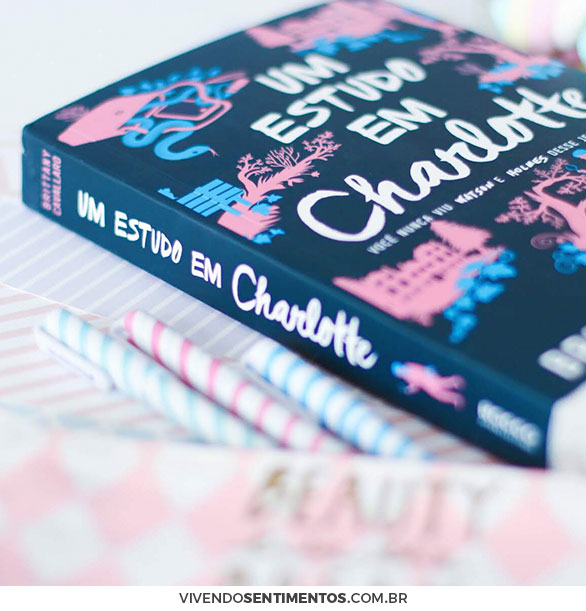 Um Estudo em Charlotte: Você nunca viu Watson e Holmes desse jeito antes - Brittany Cavallaro Um Estudo em Charlotte: Você nunca viu Watson e Holmes desse jeito antes - Brittany Cavallaro