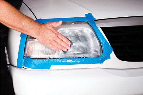 comment nettoyer les phares de voiture