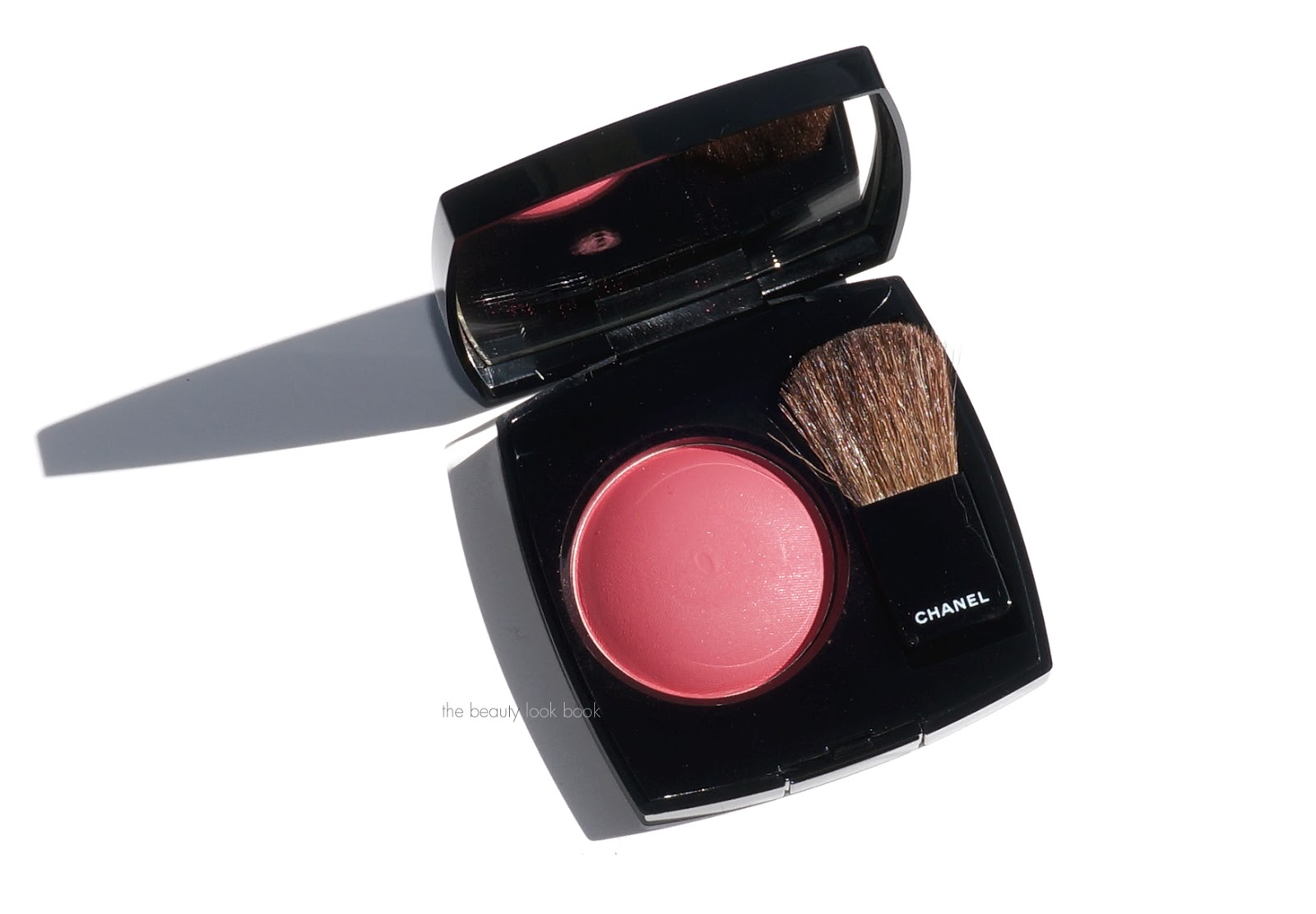 Chanel Joues Contraste Powder Blush in Golden Sun and Vibration and  Illuminating Powder Infiniment Chanel - The Beauty Look Book