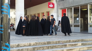 Resultado de imagem para alunos de capas pretas coimbra