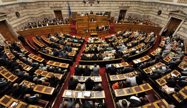 Με 230 «Ναι» ψηφίστηκε στη Βουλή το πολυνομοσχέδιο με το δεύτερο πακέτο προαπαιτούμενων μέτρων