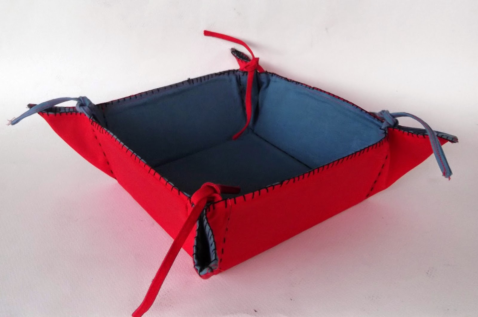 The bread basket with the corners outwards