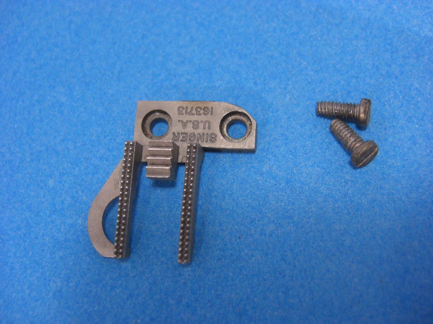 Sewing With Singer Singer Feed Dog 638 Touch & Sew 163713