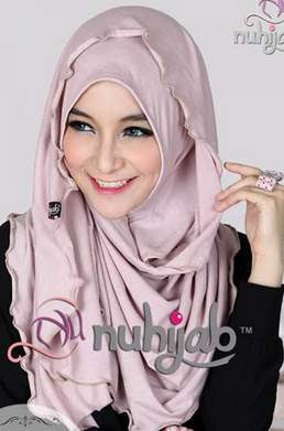 Aneka Model Hijab Trendy Untuk Lebaran merupakan salah satu model dan desain hijab modern yang pastinya akan sangat dicari oleh Aneka Model Hijab Trendy Untuk Lebaran