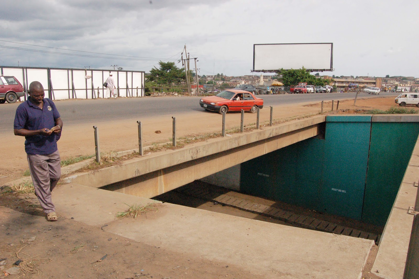 Tonero Photo Agency DANGER LOOMS AT IWO ROAD OVERHEAD BRIDGE
