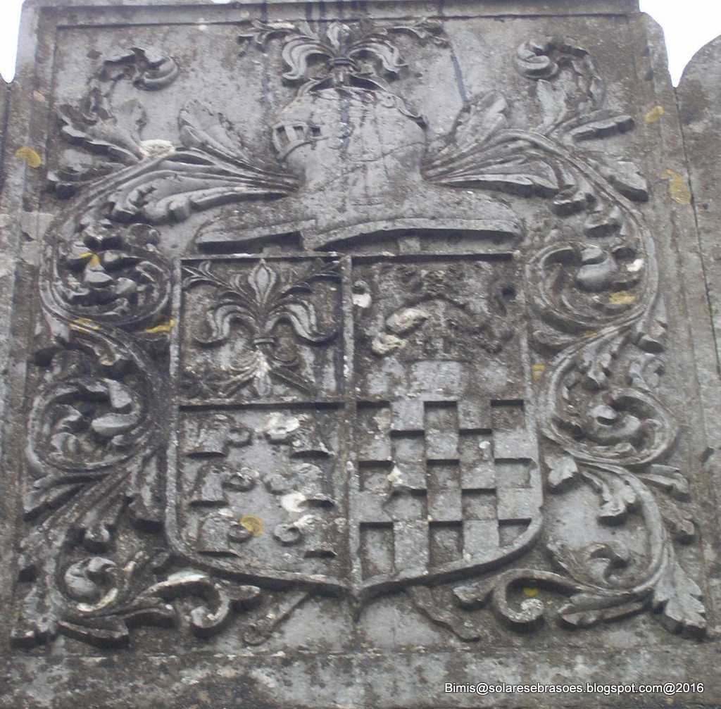 Solares e Brasões Portal armoriado em Cacia, Aveiro