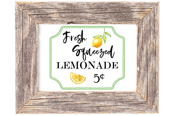 Fresh squeezed lemonade sign! Free printable lemon art for spring or summer decor. Get more free wall art downloads in my resource library!