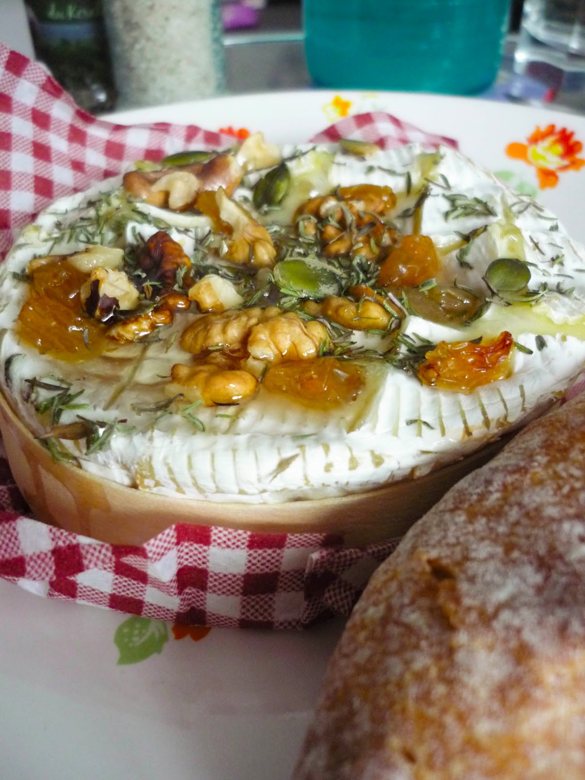 La Bonne Graille: Camembert rôti au miel, noix et thym