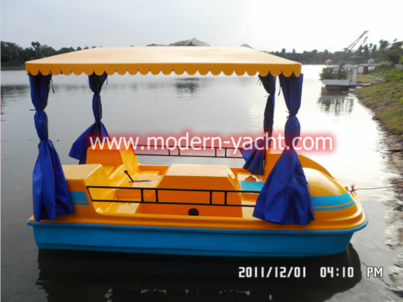 paddle/electric boats rides Pedal boat rides 4 seats pedal boat with